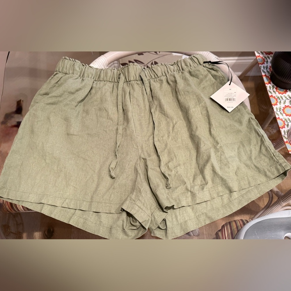 Ava & Viv 1X High Waist Sage Green Shorts